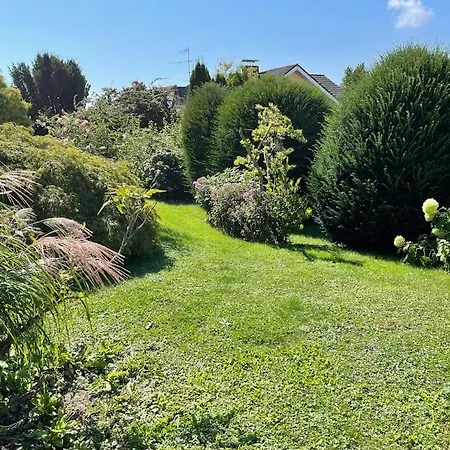 Mit Terrasse Und Garten In Seenaehe