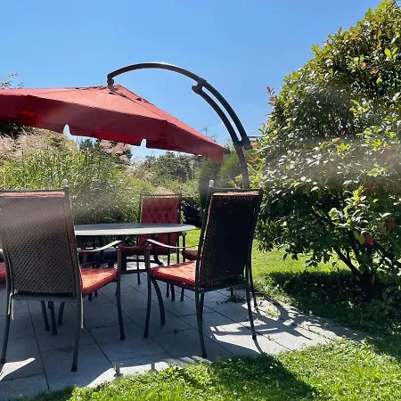 Mit Terrasse Und Garten In Seenähe *