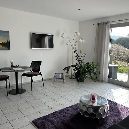 Mit Terrasse Und Garten In Seenähe Apartment *